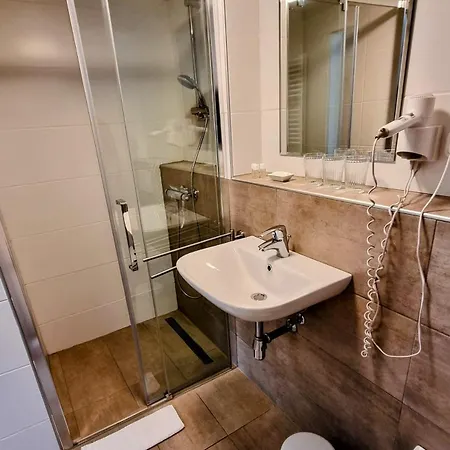 Gaestehaus Tyrol Affittacamere 2*
