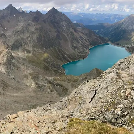 Gastehaus Landhaus Tyrol Грис-им-Зельрайн