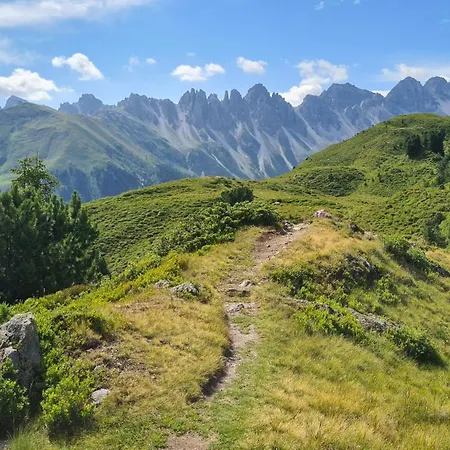 Gastehaus Landhaus Tyrol Гостевой дом Грис-им-Зельрайн
