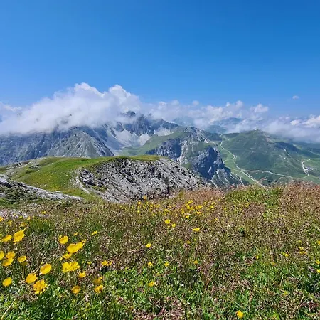 Gastehaus Landhaus Tyrol Грис-им-Зельрайн