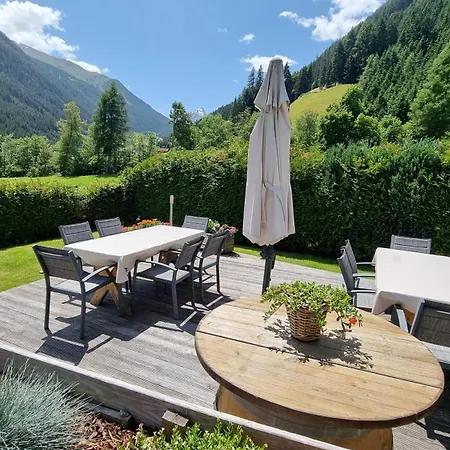 Гостевой дом Gastehaus Landhaus Tyrol Грис-им-Зельрайн