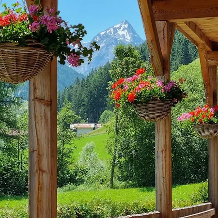 Gastehaus Landhaus Tyrol 3* Грис-им-Зельрайн