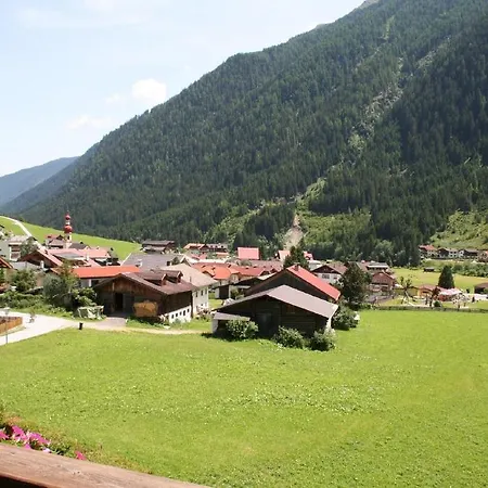 Πανσιόν Gaestehaus Tyrol 3*