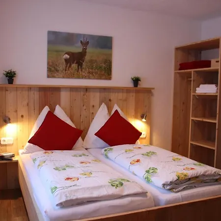 Gastehaus Landhaus Tyrol Грис-им-Зельрайн