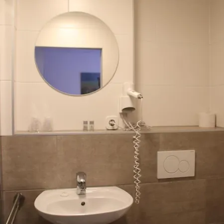 Gastehaus Landhaus Tyrol Гостевой дом Грис-им-Зельрайн