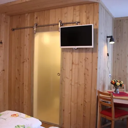 Gastehaus Landhaus Tyrol Грис-им-Зельрайн