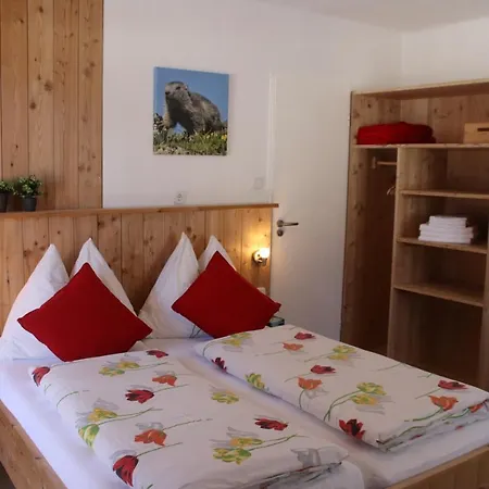 Πανσιόν Gaestehaus Tyrol 3*