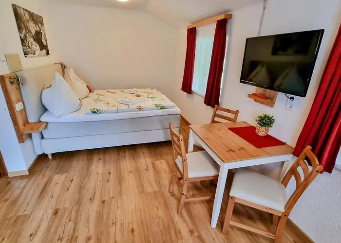 Gaestehaus Tyrol Casa de hóspedes 3*