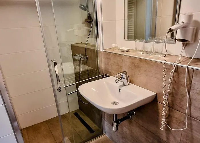 Gaestehaus Tyrol Casa de hóspedes 3*