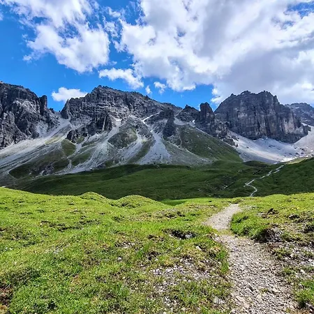 Vendégház Gaestehaus Tyrol