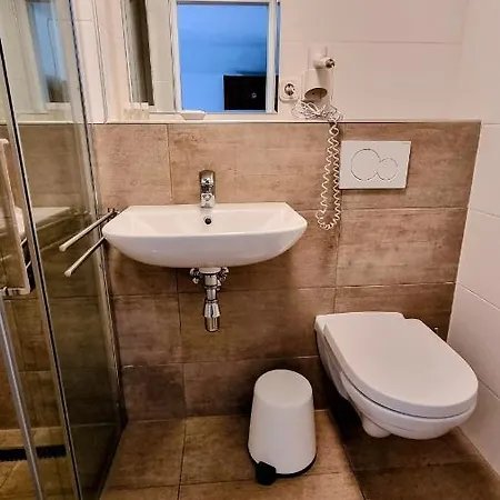 Affittacamere Gaestehaus Tyrol 3*