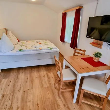 Gaestehaus Tyrol Penzion 2*