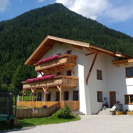 Gaestehaus Tyrol Penzion 2*